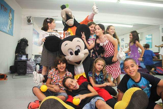 יום הולדת לילדים עם אנימטורים ומופע בועות סבון